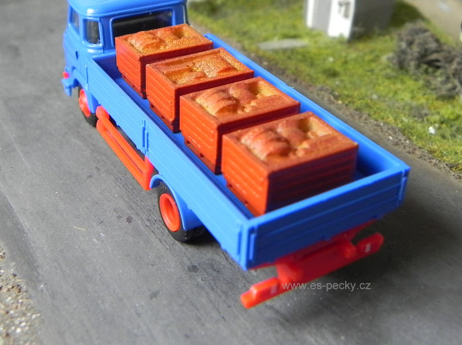 Kovov� bedna se �rotem