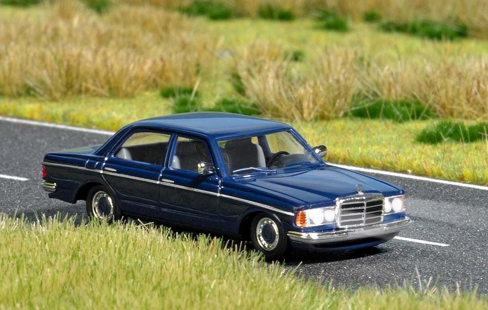 H0 Mercedes W123 s funk�n�mi sv�tly