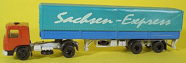 TT MAN a n�v�s s plachtou "Sachsen-Express"